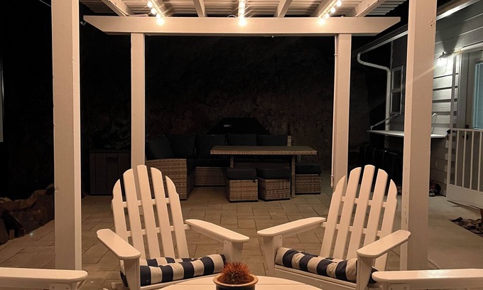 Sunland Estates Casa | Cozy 2-bedroom cliff-side house with AC & WiFi close to the Gorge Amphitheater.