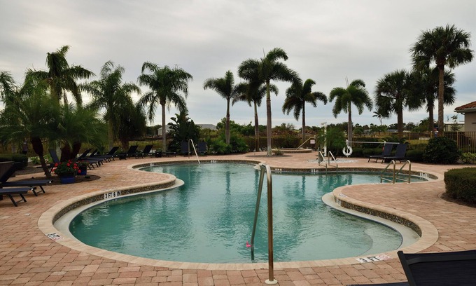 Charlotte Harbor Condominio | Cozy 2-bedroom condo in peaceful Punta Gorda with WiFi, fitness room