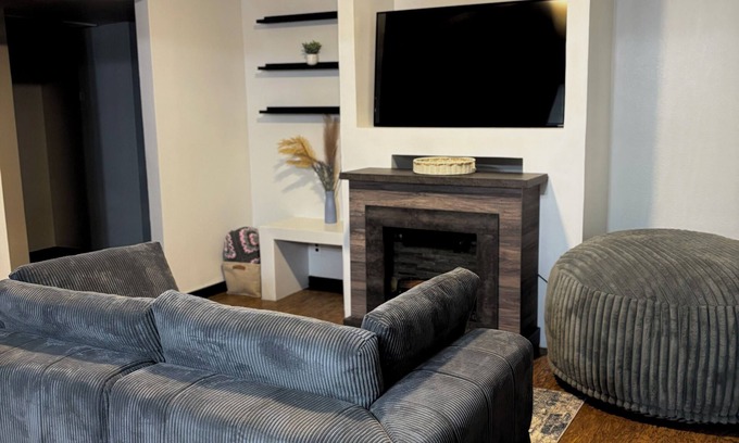 Desert Foothills Estates Condominio | Cozy 2-bedroom condo in welcoming Phoenix with WiFi, AC