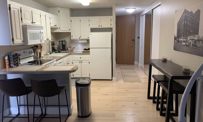 Downtown Omaha Condominio | Cozy 2-bedroom condo with AC, WiFi in phenomenal Omaha