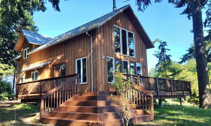 Camano Island Cabaña | Cozy 2-bedroom cottage on welcoming Camano Island with great sunset views!