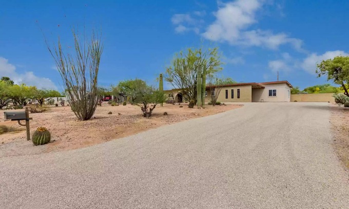 Ranchos De La Canada Casa | Cozy 2-bedroom guesthouse with dedicated workspace