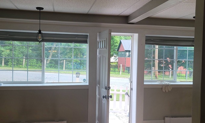 Lake Luzerne-Hadley Casa | Cozy 2-bedroom home in Lake Luzerne Centrally located to Lake George & Saratoga.