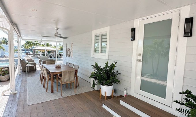 Twin Lakes Casa | Cozy 2-bedroom home in Key Largo with WiFi, AC & 45’ Private Docking.