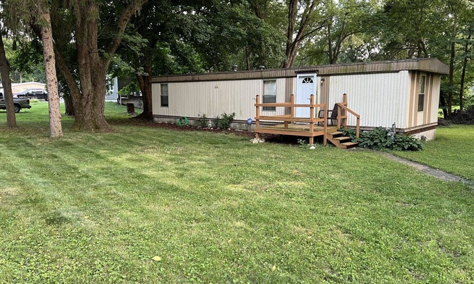 Edwardsburg Casa | Cozy 2 bedroom home with Public Lake access around the corner.