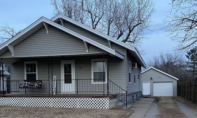 Haviland Casa | Cozy 2 bedroom home with your own parking. Can sleep 9