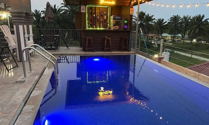 Tela Hotel | Cozy 2-bedroom hotel with AC and WiFi in delightful Tela