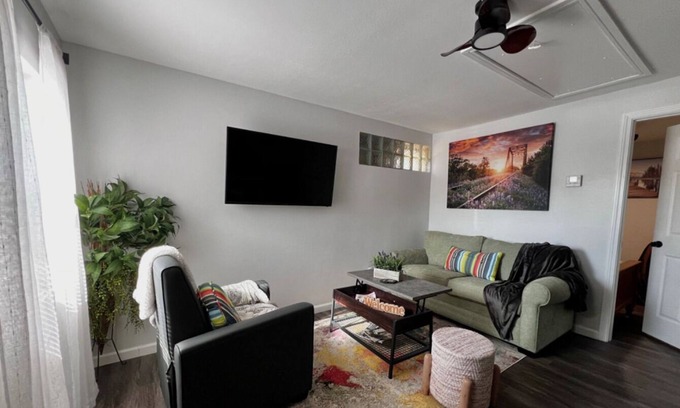 Behrman Casa | Cozy 2-bedroom house in beautiful New Orleans with AC, WiFi