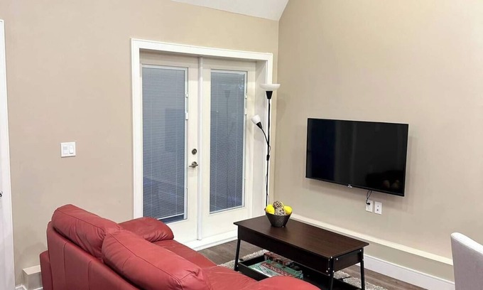 Hastings Casa | Cozy 2 Bedroom House, in central Vancouver