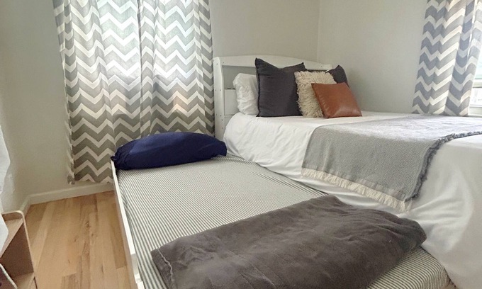 Aurora Casa | Cozy 2-bedroom house near Central Park CO