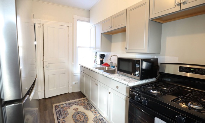 Pittsburgh Casa | Cozy 2-bedroom house with AC, WiFi, Free Parking in Pittsburgh