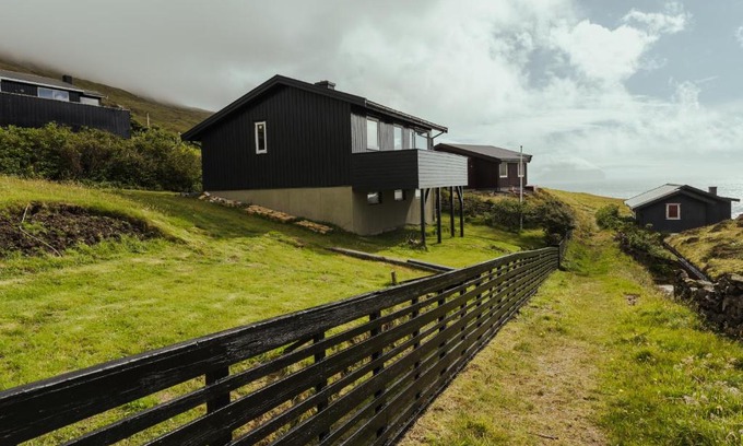 Leynar Casa | Cozy 2-bedroom house with a fantastic view