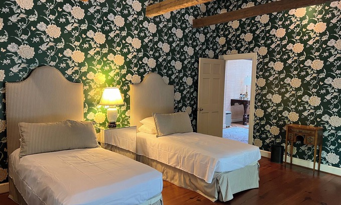 Goldsboro Casa | Cozy 2 Bedroom Luxury stay at the W. Wing of an astonishing majestic home