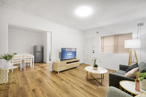 Cabramatta Apartamento | Cozy 2-Bedroom Retreat with Parking in Cabramatta