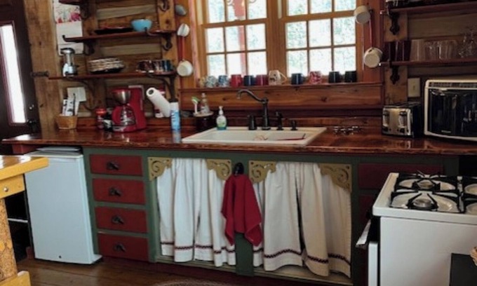 Nemo Cabina | Cozy 2 bedroom rustic cabin, once long ago, a BARN, today called BARNHOUSE…!