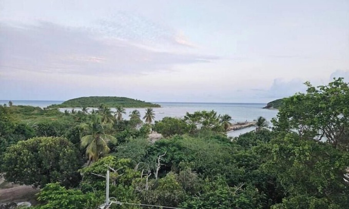 Florida Casa | Cozy 2-bedroom RV in peaceful Vieques with WiFi, AC