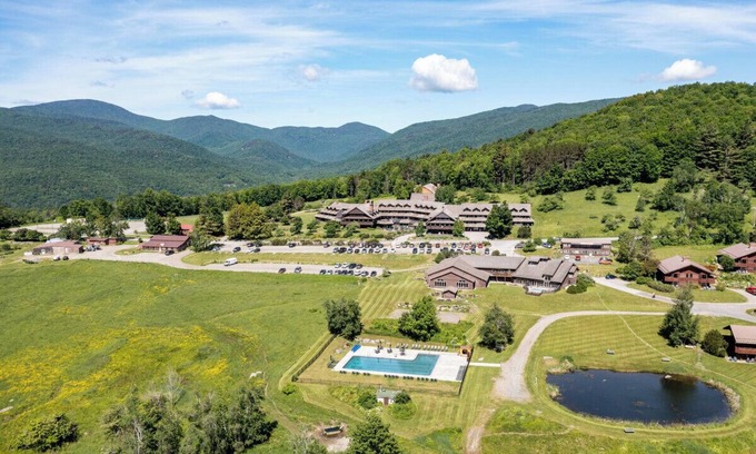 Moscow Condominio | Cozy 2-bedroom Trapp Family Lodge ski Guest House in Stowe VT