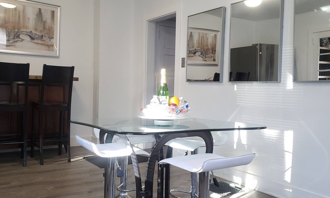 New London Casa | Cozy 2-bedroom vacation home《 free WiFi & parking 》New London, Connecticut, USA
