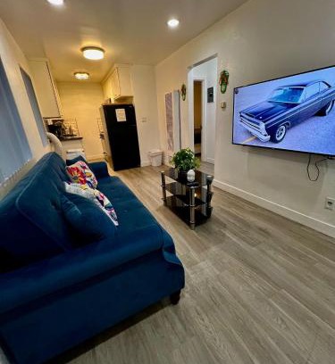 Wilshire Apartamento | Cozy 2-Bedroom with 1-Bathroom Ideal for Small group in Koretown
