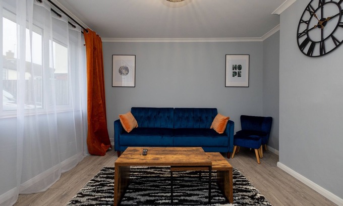 Woking Casa | Cozy 2 bedroom with parking