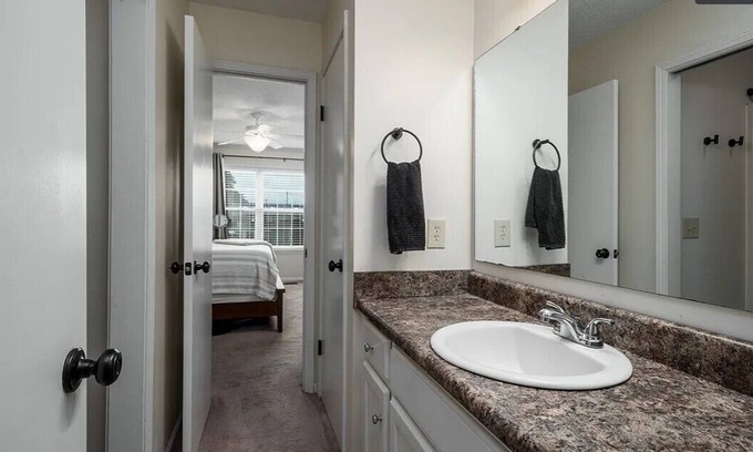 Forest Lake Condominio | Cozy 2-bedrooms Condo near Stadium in Tuscaloosa