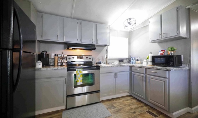 Geneva Casa | Cozy 2-BR 2BA mobile home with AC and WiFi in Friendly Place Geneva