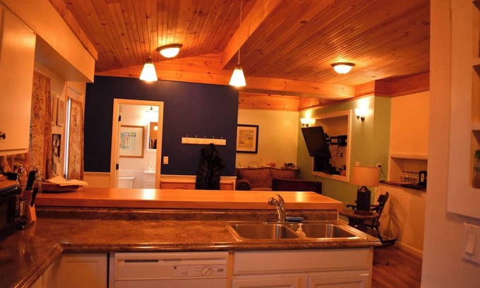 Winterport Casa | Cozy 2 BR by River- Crooked Steeple Hall