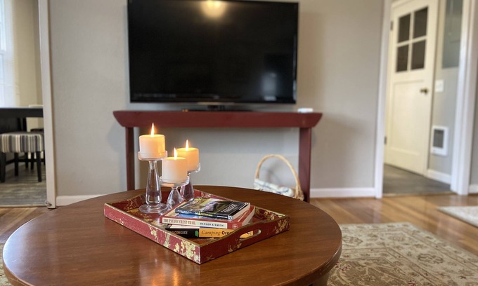 Jennings Lodge Casa | Cozy 2 br. Close to River