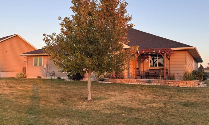 Watertown Casa | Cozy 2 br Home - Fireplace, Man Cave, Office, & Heated Garage Spaces