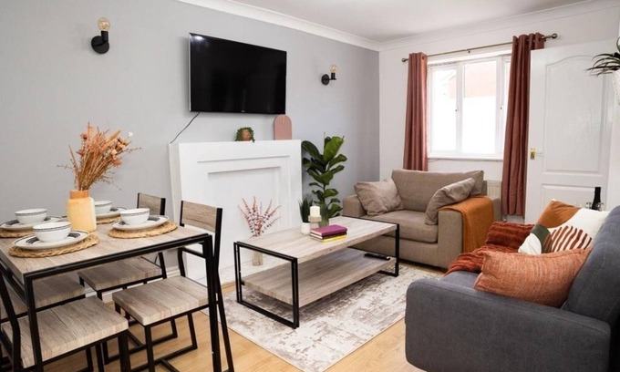 Haydock Casa | Cozy 2-BR Home, Free Parking, Sleeps 5