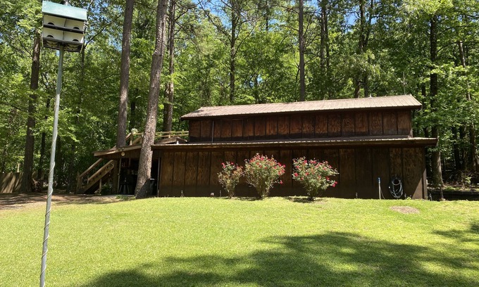 Jones Mills Apartamento | Cozy 2 BR with Rec room, 14 mi to downtown Hot Springs and 7 mi from I-30