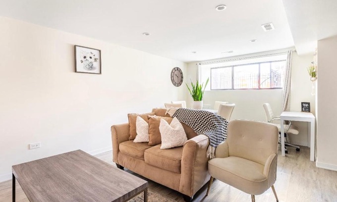 East Garfield Park Apartamento | Cozy 2 brm apartment mins away from United Center
