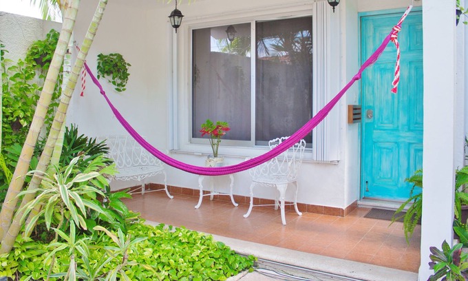 Adolfo López Mateos Villa | Cozy 2 Floors & 4 Bedroom Villa in Cozumel. V8