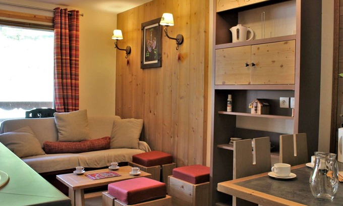 Risoul Apartamento | Apartamento para 5, piscina, sauna y balcón soleado. Cerca de pistas y comercios, mascotas bienvenidas.