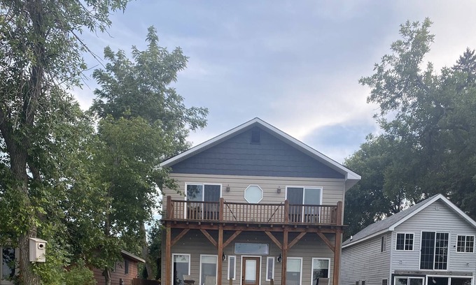 Watertown Cabina | Cozy 2-Story Cabin on Beautiful Lake Kampeska