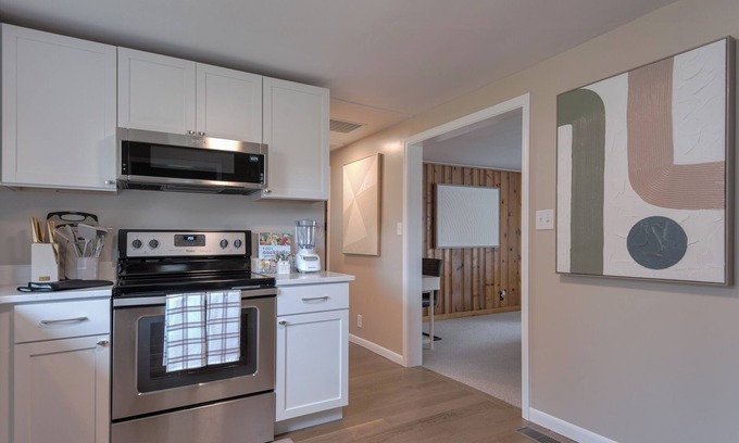 Terre Haute Casa | Cozy 2BD/1BA Pets OK, Newly Furnished, Newly Renov, Big Fenced In Yard