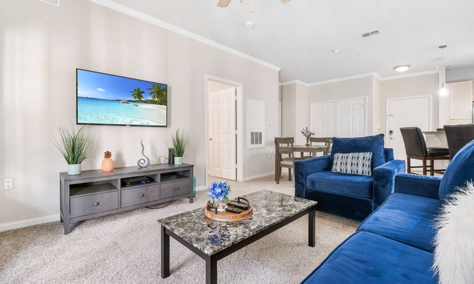 Sun Bay South Condominio | ⭐️ Cozy 2BD/2BA⭐️Pool🏊🏻‍♂️Gym🏋🏻‍♀️Work Space⭐️SmartTV