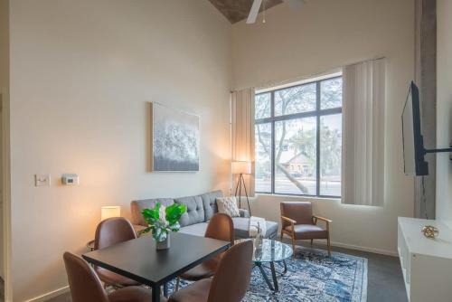 Evans Churchill Apartamento | Cozy 2BD - Central DT - Gym, Pool, Parking - Sleep 8