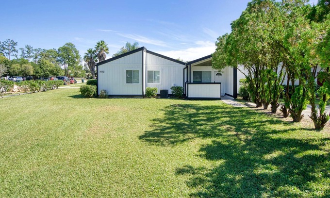 Southpoint Casa | Cozy 2BR/1BA apartment in Southside Jax - perfect for couples, families, or business travelers