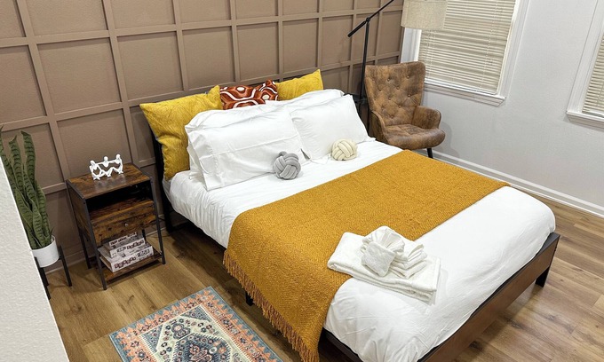 Florence-Graham Casa | Cozy 2BR/2BA Duplex Downtown LA