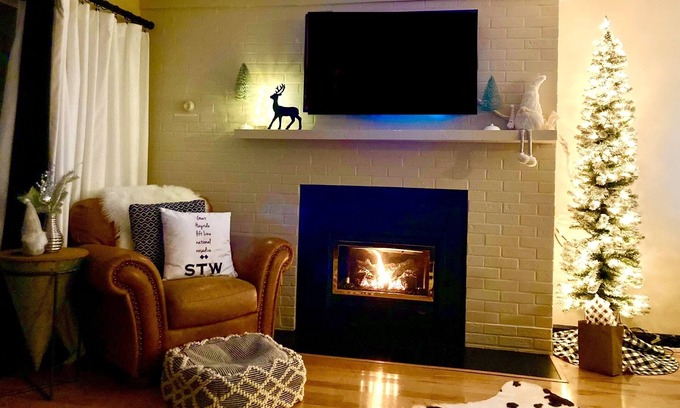 Stowe Area Condominio | 2 BR 2BA: 5 minutos a pie de Toll Rd! ¡Puedes esquiar a casa!