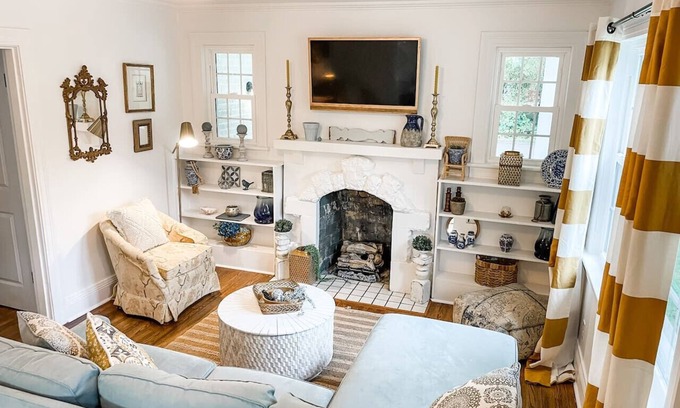 Columbia Cabaña | Cozy 2BR Apt w/ KING in historic dist. 1mi to sq.!