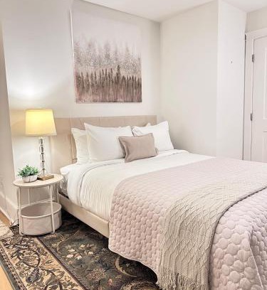 College Hill Apartamento | Cozy 2BR Apt with Parking, Steps to Brown and RISD