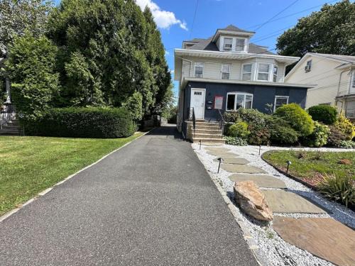 Elizabeth Apartamento | Cozy 2BR Basement Apartment with Private Entry & Parking in Elizabeth, NJ