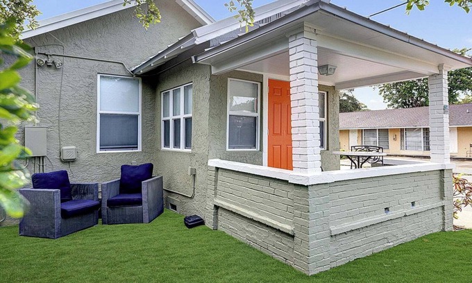 Lake Worth Casa | Cozy 2BR Getaway in Lake Worth Beach – Walk to the Ocean!