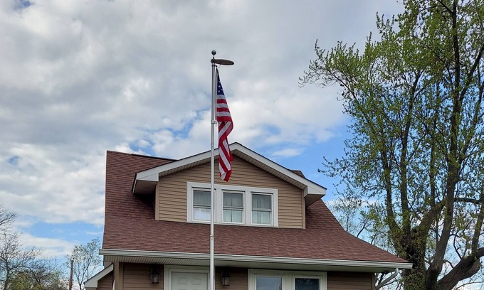 Hilltop Casa | Cozy 2BR House in Quaint Neighborhood, Minutes from Downtown