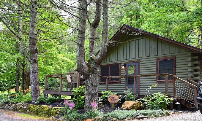 Topton Cabina | Cozy 2BR Lake Cabin – Dock, Hot Tub, Views -Lake Nantahala