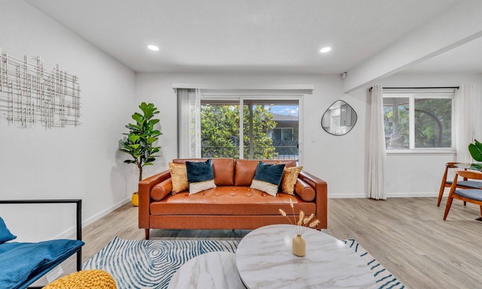 West San Jose Apartamento | Cozy 2BR near Santana, w fast Wi Fi