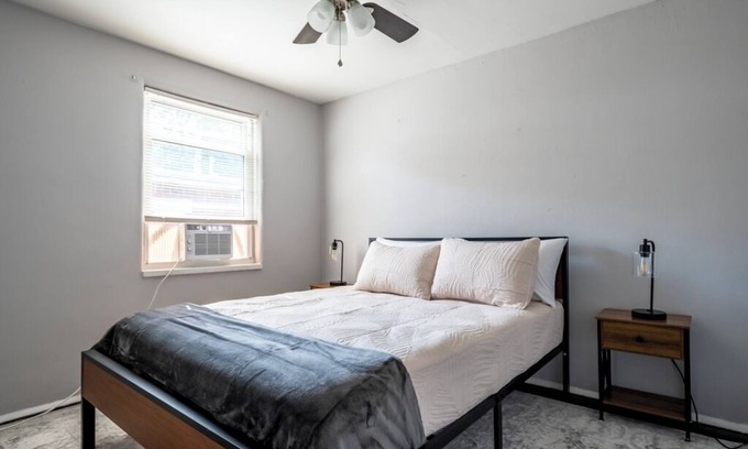 Kettering Apartamento | Cozy 2BR Retreat / Workspace + Washer/Dryer