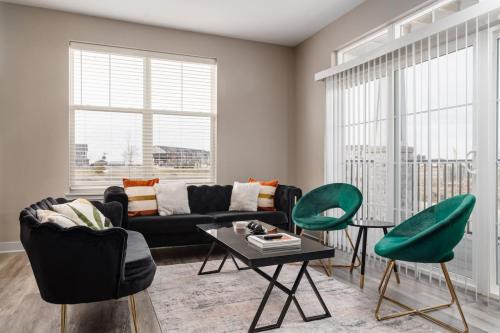 Whitestown Apartamento | Cozy 2BR Sunset Haven
